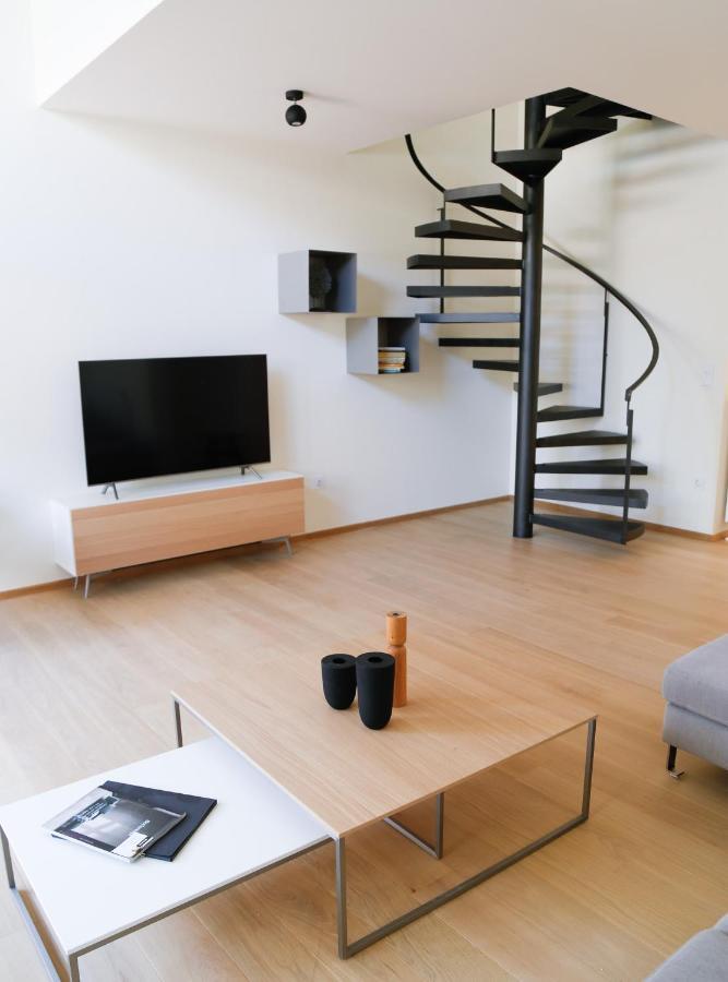 Voula Lofts Apartment เอเธนส์ ภายนอก รูปภาพ